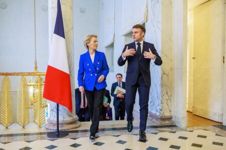 Défense : pour Macron, l’Europe avance dans le bon sens